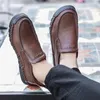 Chaussures décontractées Chandeurs d'affaires en cuir en cuir authentiques Fashion Men de rétro Men de fête Forme Mocasins