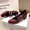 2024 Sandalen Frühling Herbst Frauen Doppelschnalle Mary Janes Schuhe Patentleder Kleid High Heels Pumps Retro Ladies Schuh schwarz rot v