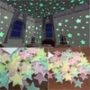 100/12pcs Luminöse Wandaufkleber leuchten in den dunklen Sternen Aufkleber für Kinder Babyzimmer Bunt fluoreszierende Heimzimmer Dekorabziehbilder