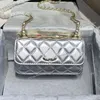 Färgglada bokstäver Sequined Decoration Trendy Women Designer Bag Woc Flap Wallet Lambskin Leather Gold Hardware Chain Luxury Shoulder Cross Handbag Purse 17x10cm