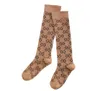 Diseñador calcetines de lujo para hombres calcetines para mujeres de otoño e invierno patrones de letras de moda calcetín de pierna7481198