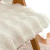 枕のぬいぐるみ円形シートメイクアップチェア冬の丸いスツールの白い模造毛皮