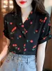 Chemises de chemisiers pour femmes Hong Kong rétro Femme Shirt Cherry Print Floral Cold Collier Short Summer Chic Chiffon Bouton en mousseline de mousseline Caminsa Camisa Mujer 240411