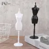 1set 1: 6 Dollouse miniature Mannequin Casat Hanger Support Support Mannequin Stand Modelo Humanóide Toy