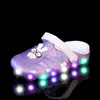 Kids Slides Led Lights Pantoffers Strand Sandalen Schnallen im Freien Sneakers Schuhgröße 20-35 U0ar#