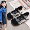 Sneakers Girls Little Leather Scarpe 2024 Spring e autunno New Baby Soft Sole Bean Edition Edition Edition Head Kids Princess Trend H240411