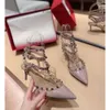 Perçin Deri Ayakkabı Ayakkabı Versiyonu Saplamalı Saplama Tek Valenstino Kadın Pompası İnce Yüksek Toka Tasarımcı Şık Seksi Topuk VQYQ