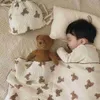 Одеяла пеленание детское одеяло для медведя печати муслиновое одеяло летнее дышащая детская коляска крышка хлопковой марлеполосной лайки постельное белье для детской ванны Y240411