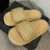 Sandalen Frauen Strohplattform Designer Schaffell Schlitten Luxusschuhe Neue farbenfrohe Flip Flops Geflecht Geweberutsche Ketten Hanf Seil Strandschieber Dicke Boden mit Kasten