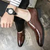 Casual schoenen 2024 Men Leather Outdoor Formele zaken heren mode zwarte retro slip-on heren Loafers zapatos hombre