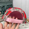 Дизайнерские шарики шляпа Strawberry Baseball Cap Cite Fashion Flat Cap с правильной буквой, напечатанной на всем солнцезащитном креме шляпы