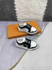 Märke baby sneakers geometric logo dekoration barn skor storlek 26-35 box skydd svartvita pojkar casual skor 24 april