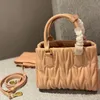 Luxury suave de oveja matelasse bolso de diseño de bolso de bolso simple y de moda bolso lindo bolso de bolsas clásicas mando de cuero bolso de hombro cruzado