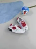 Mode baby sneakers röda blommor tryck barn skor storlek 26-35 box skydd flickor casual brädskor pojkar casual skor 24 april