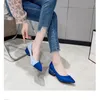 Kleiderschuhe mischen Farbe Med Heels Pumpen Frauen speicherte Zehenquadrat Ferse Frau Flock Patchwork Büro Frauen Größe 42