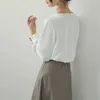 Camisas femininas camisas de cetim camisas femininas novas blusas casuais sólidas de seda lixo de primavera/verão roupas moda moda de mangas compridas tops brancos 240411