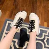Designer Chanells Sandals Chaussures Chaussures de sport en cuir authentiques pour les femmes en hauteur intérieure augmenter les chaussures blanches décontractées