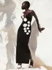 فساتين غير رسمية نساء مثير لؤلؤة سوداء أكمام سباغيتي حزام V-neck أبيض 3D زهرة ضمادة طويلة ماكسي