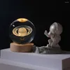 Dekoracyjne figurki LED Crystal Ball Night Lamp Lampa Świecanie Układ słoneczny 3D Grawerowany drewnianą podstawą do dekoracji sztuki