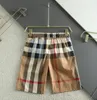 20234Designer Heren Summer Shorts Straight Ultra-Thin Style Losse ijs Silk Plaid groot formaat strand nikkelbroek om buiten M3XL te dragen