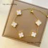 Elegant Mother-of-pearl Bracelets for Women and Men High Quality Gold Plated Classic Fashion Charm Bracelet Four-leaf Clover Designer Jewelry 558