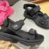 Kvinnor strandrosa loafer varumärke bals bild 2024 Ny turistpool sko sommarreglage lyx designer sandal platt mule walk casual skor svart sandale män resor tofflor