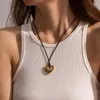 Collar colgante de corazón hueco de cera negra de acero inoxidable para joyas de diseño de alta gama de lujo de luz para mujeres