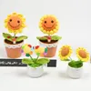 Mini sorriso artificiale Girasole Bonsai Finte piante fatte a mano in vaso per estetica per la casa della casa decorazione da tavolo da giardino