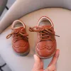 Sneakers Nieuwe veter babyjongen schoenen Kids Toddler Soft Sole Antislip Eerste schoenen Verjaardag Pasgeboren Kleine Leather Dress Shoes Child G09061