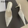 Eilyken Nieuwe sexy feest prom klinknageldrivet dames slippers ontwerp puntige teen dunne hoge hakken muilezels dames lentepompen schoenen