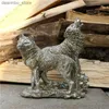 Arts and Crafts Mountain Wolf Fiurine Resin Timber Wolf Couple miniature Animal sauvage Totem décor Tablette Ornement Collection d'art Handicraft L49