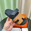 lyxiga sandaler berömda designer kvinnor glider chypre män sandal kvinnor eleganta skor bekväma treniga sommarrumskoskor hållbara mångsidiga tofflor tofflor