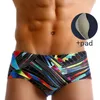 Swimons de maillots de bain masculins triangulaires Lignes de couleur élastique Push Up Pad Swimsuit avec tasse Briefs de natation de la couverture de couverture