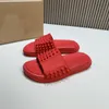 Designer rode bodems slippers klinknagels sandalen mannen glijden plat schoenen zomer spike rood dikke zool buiten sandaal maat 38-46 met doos