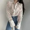 Blouses pour femmes Spring à manches longues blanches Blouse Femmes Sexy Hollow Floral Arme Femme Vintage Tops Loose Vêtements décontractés Blusas