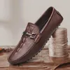 Casual Shoes 2024 Äkta lädermän Mens Buckle Loafers Moccasins Breatble Slip On Brown Driving Size37-45