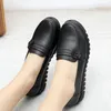 Chaussures décontractées Travail aux personnes âgées faux cuir en cuir de printemps de printemps de printemps grand-mère slip sur mocassins dames appartements floraux noirs grandes taille 42