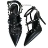 Head Designer Ferse Charm Stud Shoes Slim Pump Summer New High Leder Valenstino Mode Heels Frauen Sandalen Nieten