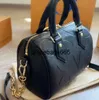 Designer você é um merecer é feito de couro pode ser usado como bolsa de crossbody ombro para parecer luxuosa e elegante estilos