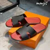 Designadores zapatillas de playa de lujo de verano Izmir Sandals Men Moda de cuero genuino Flat Flat Home Sfuffs Tlides informales Sliper