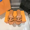 Designer Luxus -Hausschuhe Isola Flat Pantoffeln Frauen Leder -Hausschuhe Mode Sandalen vielseitige flache Absätze Frauen Sandalen