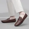 Casual Shoes 2024 Äkta lädermän Mens Buckle Loafers Moccasins Breatble Slip On Brown Driving Size37-45