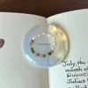 Un diseño de nicho con un anillo de decoración de esmalte de perla de alta gama para el anillo de dedo del dedo de la cuerda elástica versátil con cuentas de moda para mujer