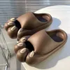 Slippers Men's Bear Mute Eva Soft Outdoor Beach glissent plats unisexes non glissées.