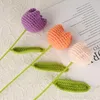 Flores decorativas Flor de malha Rosa Tulipas Fake Bouquet Festa de casamento Decoração de tricô manual CROCHET Tito Criativo