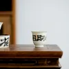 2PC/SET Pure Pure Handwriting Fretun Ceramic sem preocupações Copo de porcelana branca chinesa Copa de chá retrô de uma xícara de copo mestre 50ml