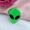 10pcs/pacote de encantos de bracelete de bracelete arcílico alienígena