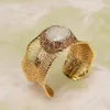 GG smycken Big White Coin Pearl Gold Plated Bangle With Zircon Paled Wire Ritning Point Pearl Armband Lady Jewelry 240408