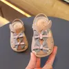 Pierwsze Walkers Letnie Sandały Dzieci Podwójne Bowknot dla ładnych dziewcząt moda dzieci księżniczka spacery przyczynowe buty