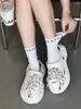 Женские носки дамы корейские европейские стили летние тонкие дышащие номера Черно -белый цвет хлопковые спортивные спортивные повседневные средние трубы Sox